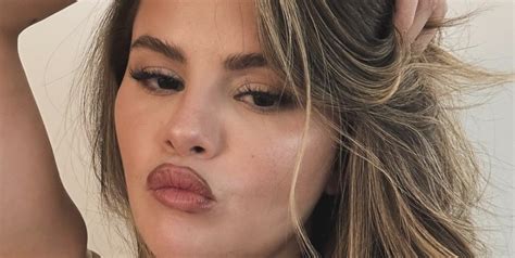 selena gomez nuds|Selena Gomez just shared a naked bath photo and its vibes